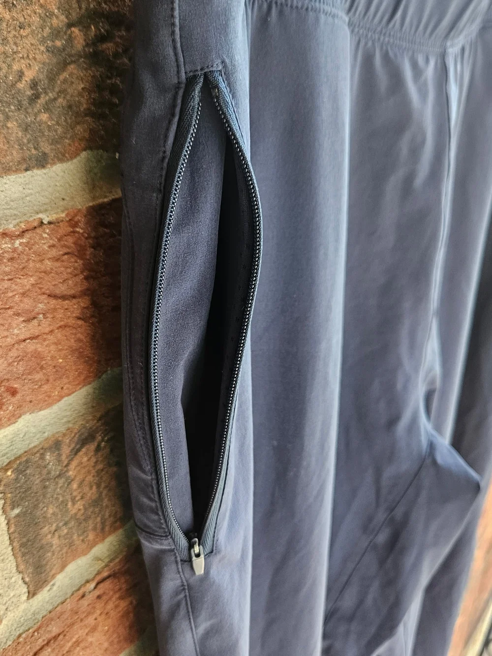 ALO Yoga Navy Performance Jogger Pants for Women